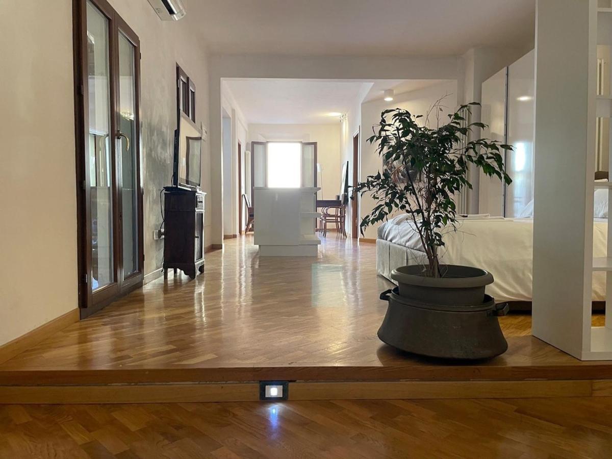 Loft Del Pratello Apartman Bologna Kültér fotó